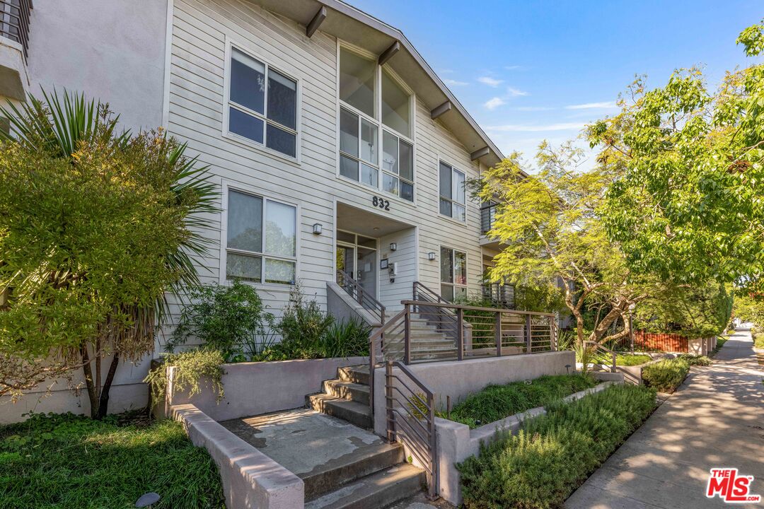 832 Euclid St Unit: 203