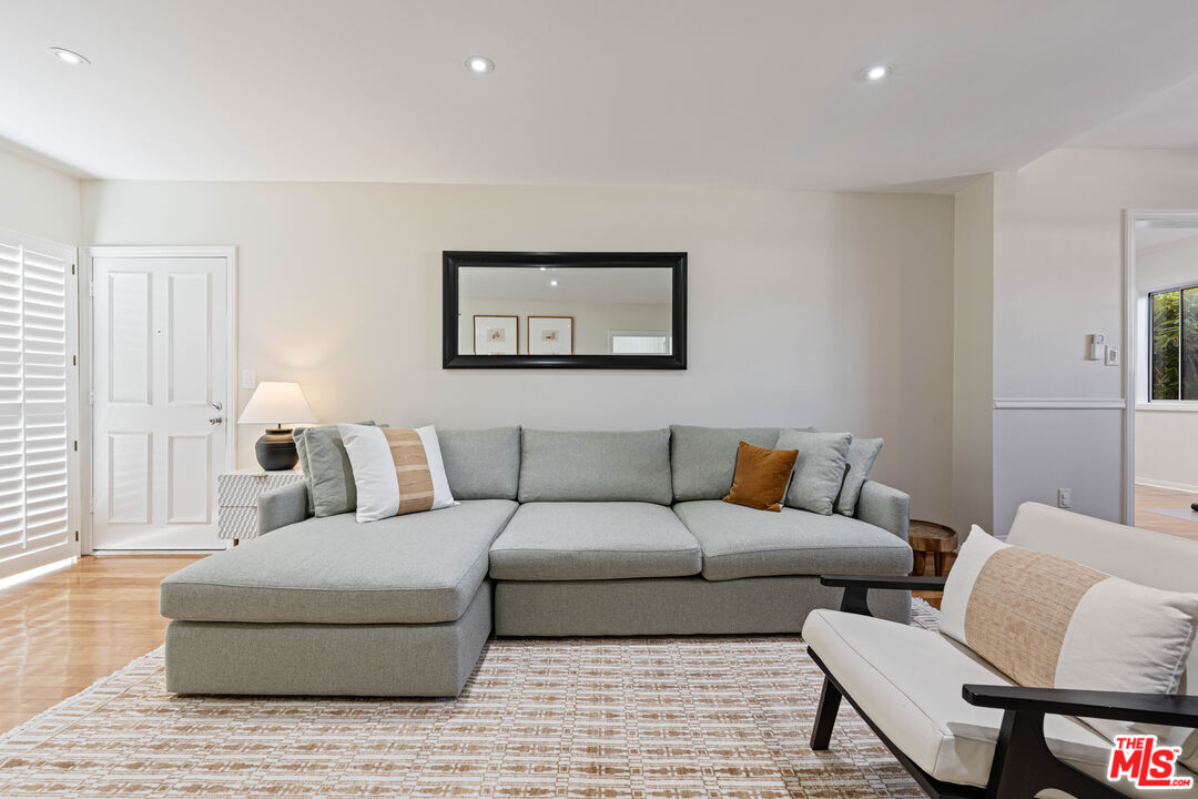 832 Euclid St Unit: 203