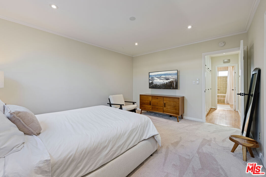 832 Euclid St Unit: 203