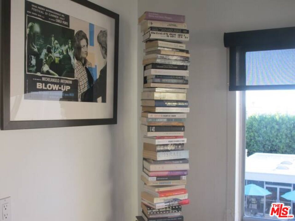 949 N Kings Rd Unit: 309