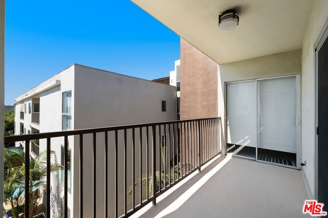 949 N Kings Rd Unit: 309