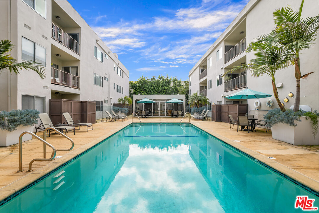 949 N Kings Rd Unit: 309