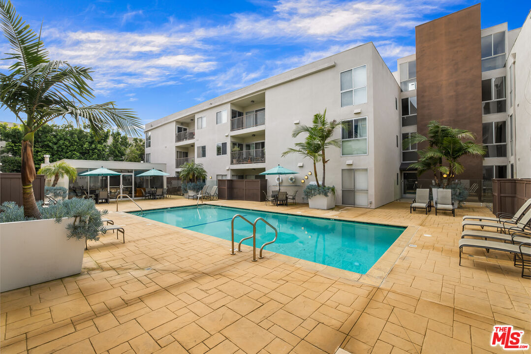 949 N Kings Rd Unit: 309