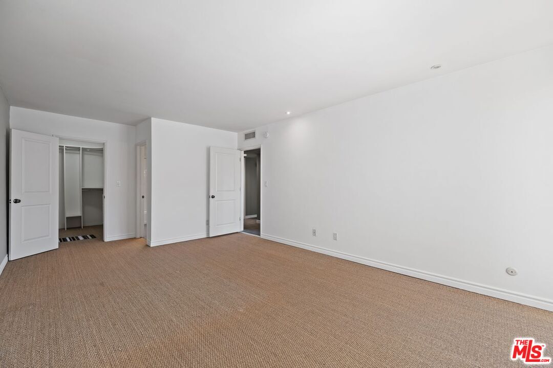 949 N Kings Rd Unit: 309