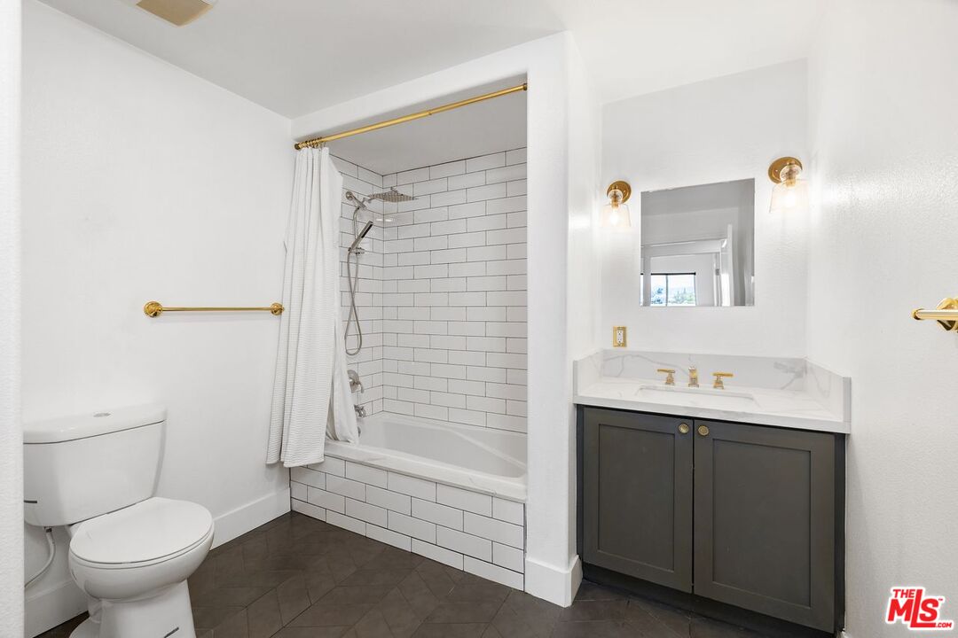 311 S Gramercy Pl Unit: 303