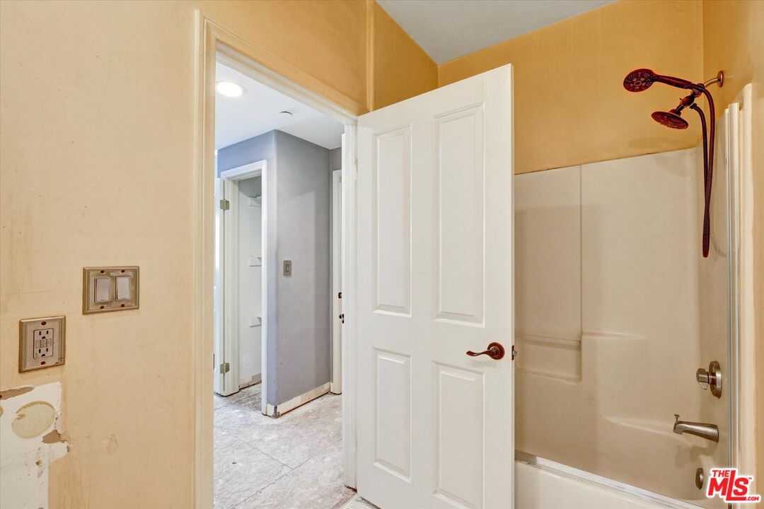 621 E Olive Ave Unit: 106