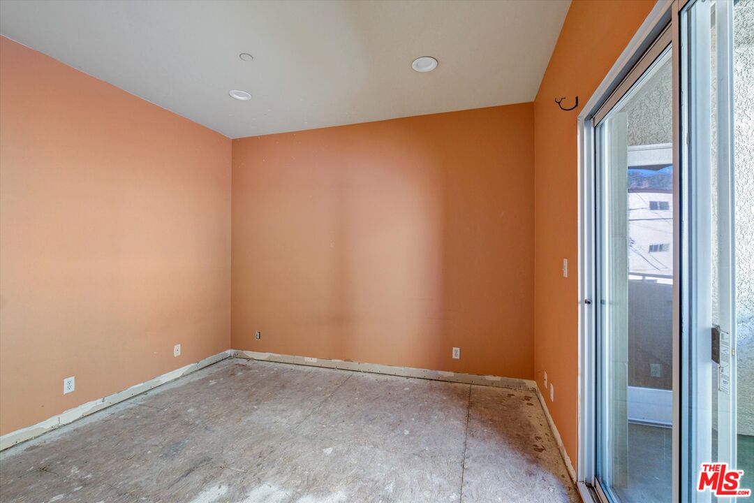 621 E Olive Ave Unit: 106