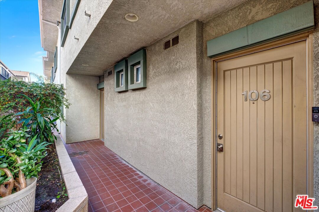 621 E Olive Ave Unit: 106