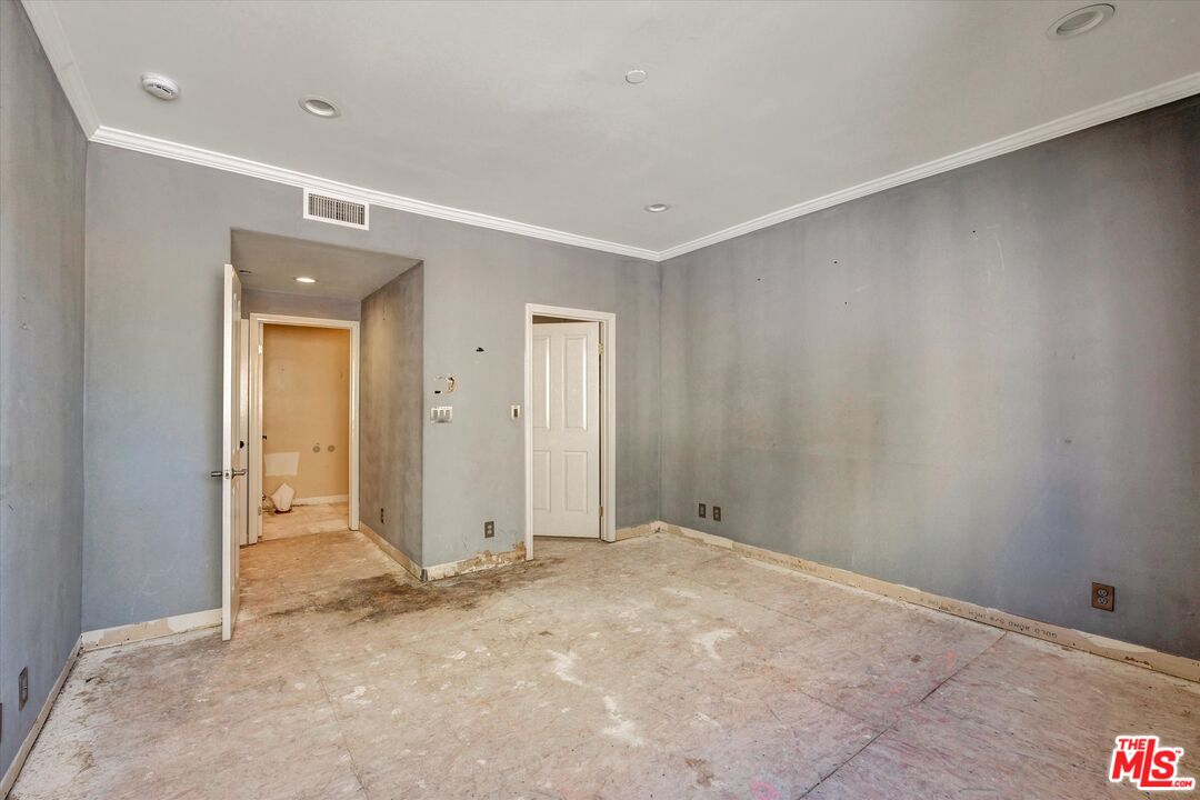 621 E Olive Ave Unit: 106