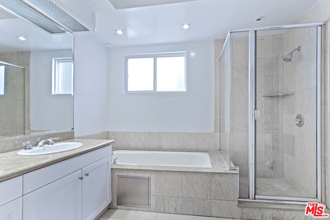 11921 Dorothy St Unit: 102