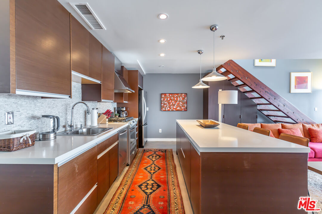 615 Hampton Dr Unit: A304