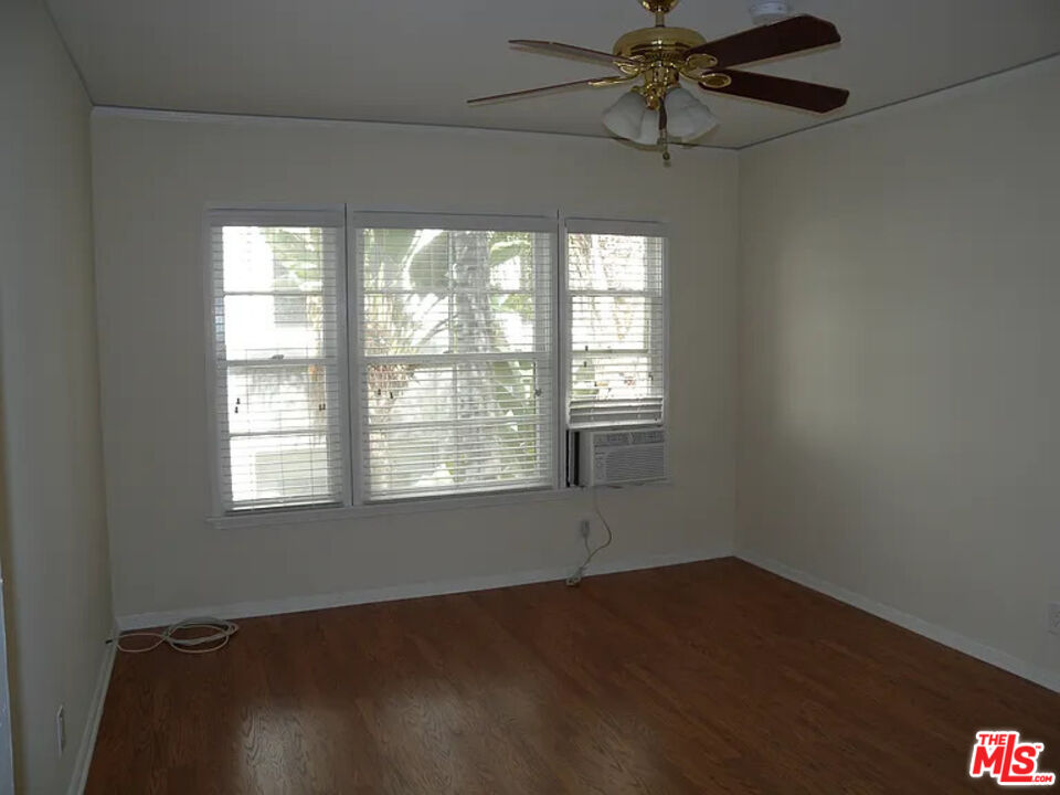 442 N Palm Dr