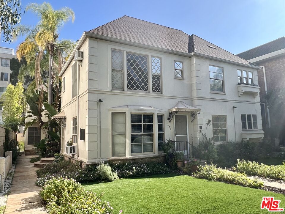 442 N Palm Dr