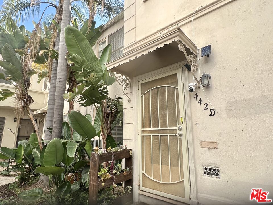 442 N Palm Dr