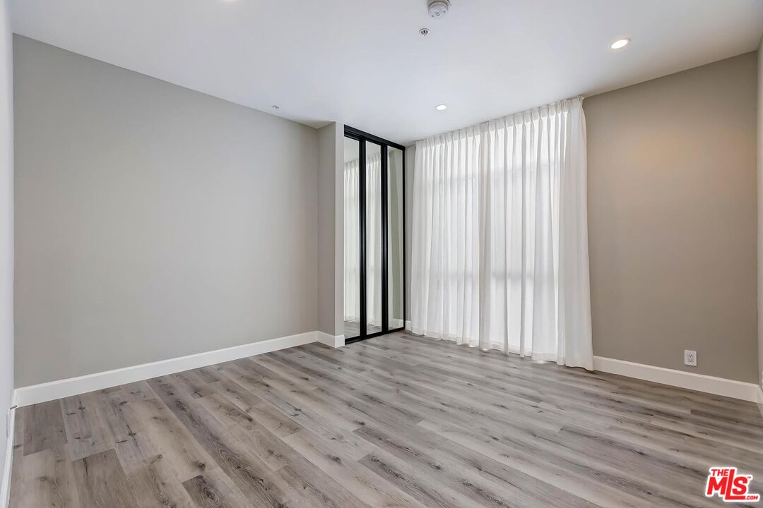 323 N Palm Dr Unit: 3