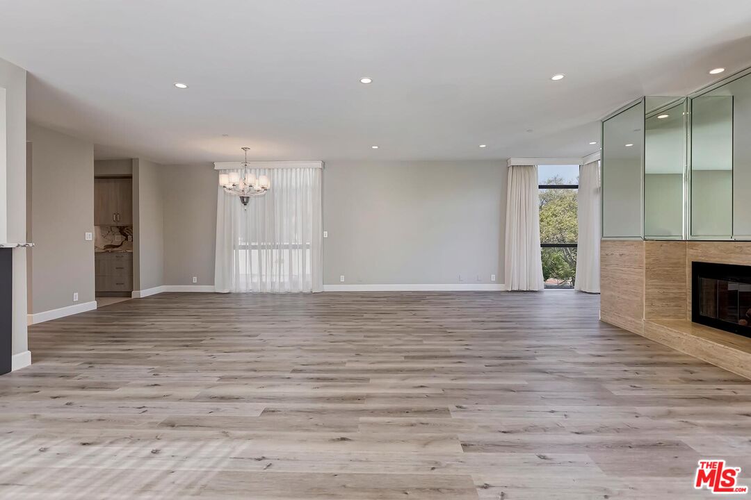 323 N Palm Dr Unit: 3