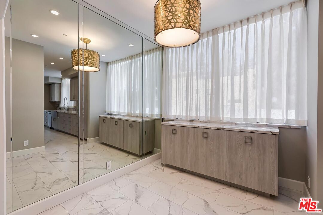 323 N Palm Dr Unit: 3