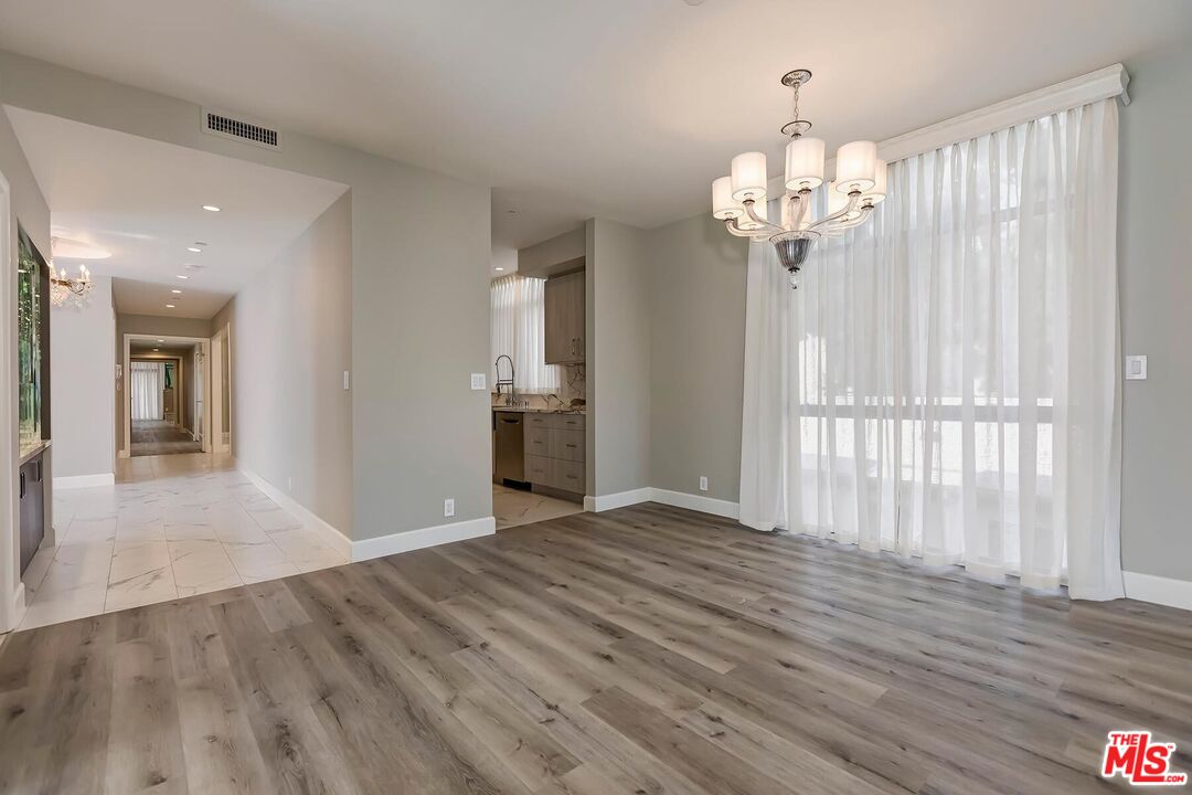 323 N Palm Dr Unit: 3