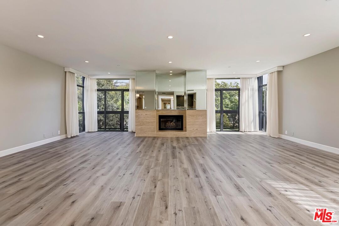 323 N Palm Dr Unit: 3