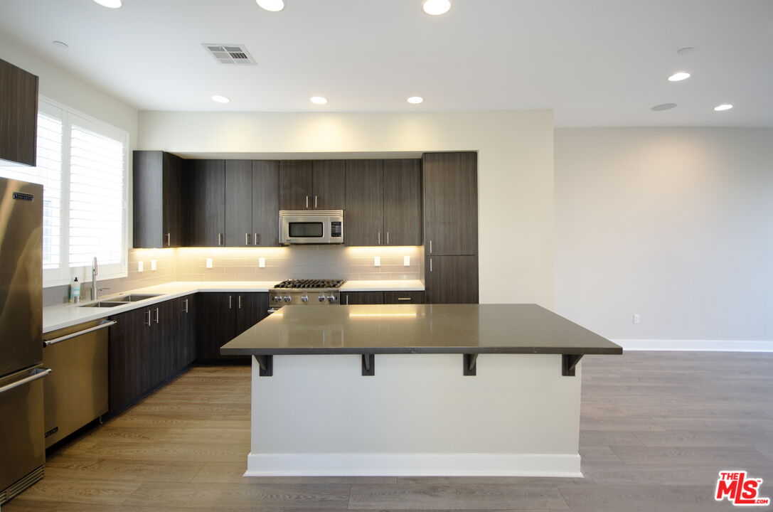 2753 Waverly Dr Unit: 806