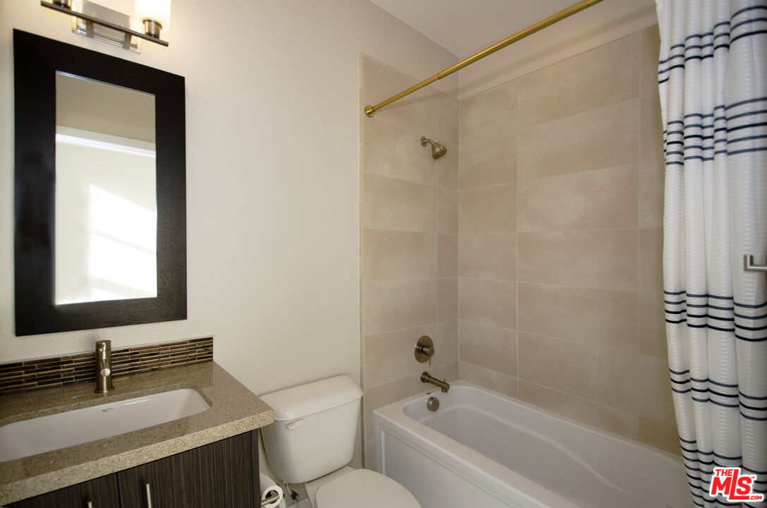 2753 Waverly Dr Unit: 806