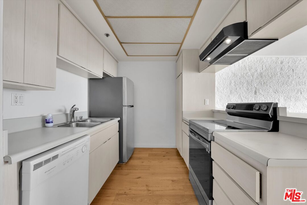 615 Esplanade Unit: 512