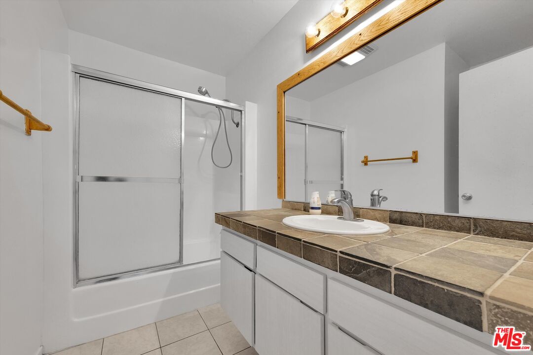 615 Esplanade Unit: 512