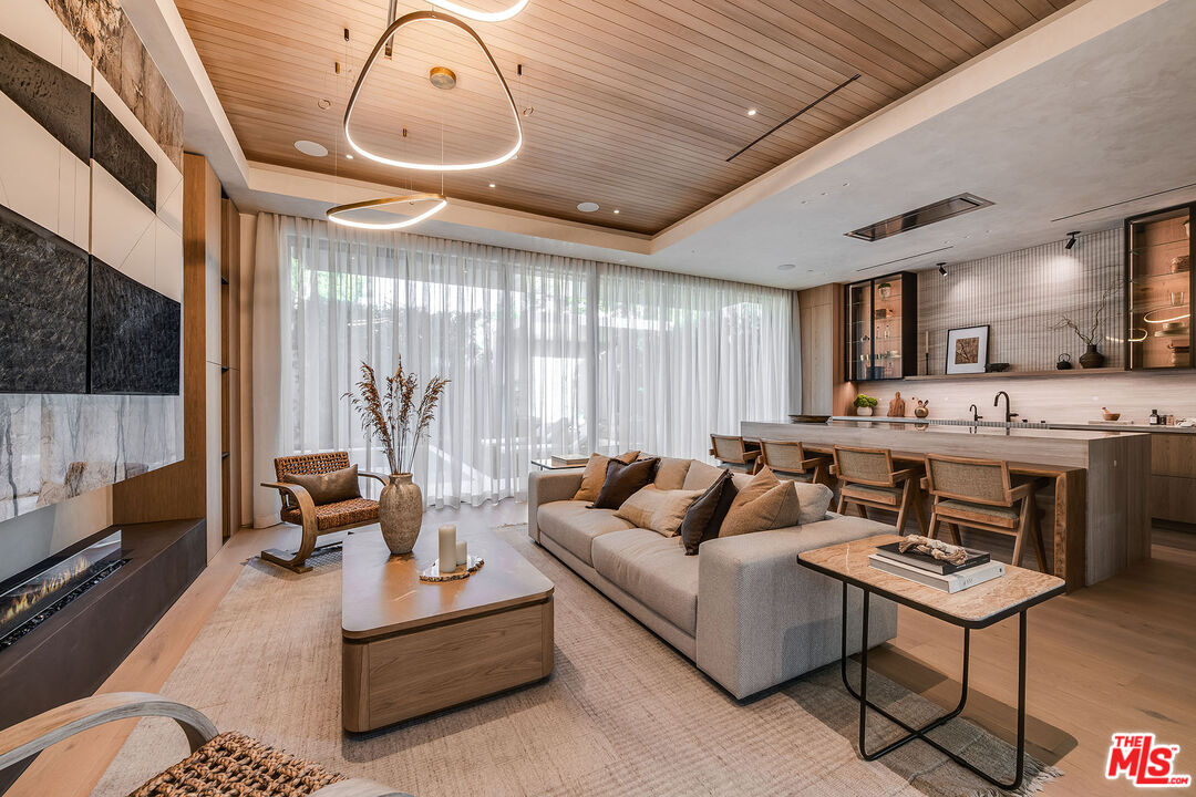 524 N Sierra Bonita Ave