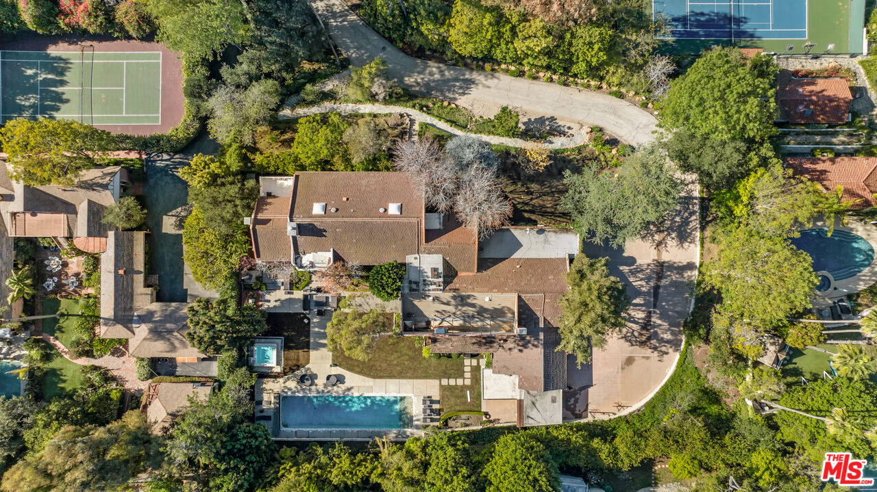 560 N Beverly Glen Blvd