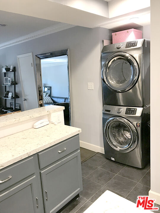 8727 Shoreham Dr Unit: 2