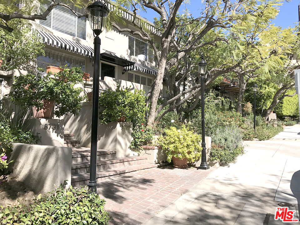 8727 Shoreham Dr Unit: 2