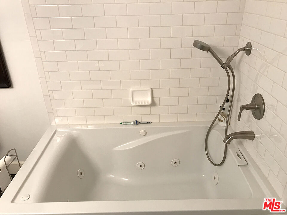 8727 Shoreham Dr Unit: 2