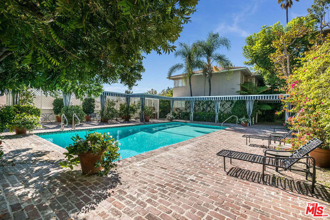 8727 Shoreham Dr Unit: 2