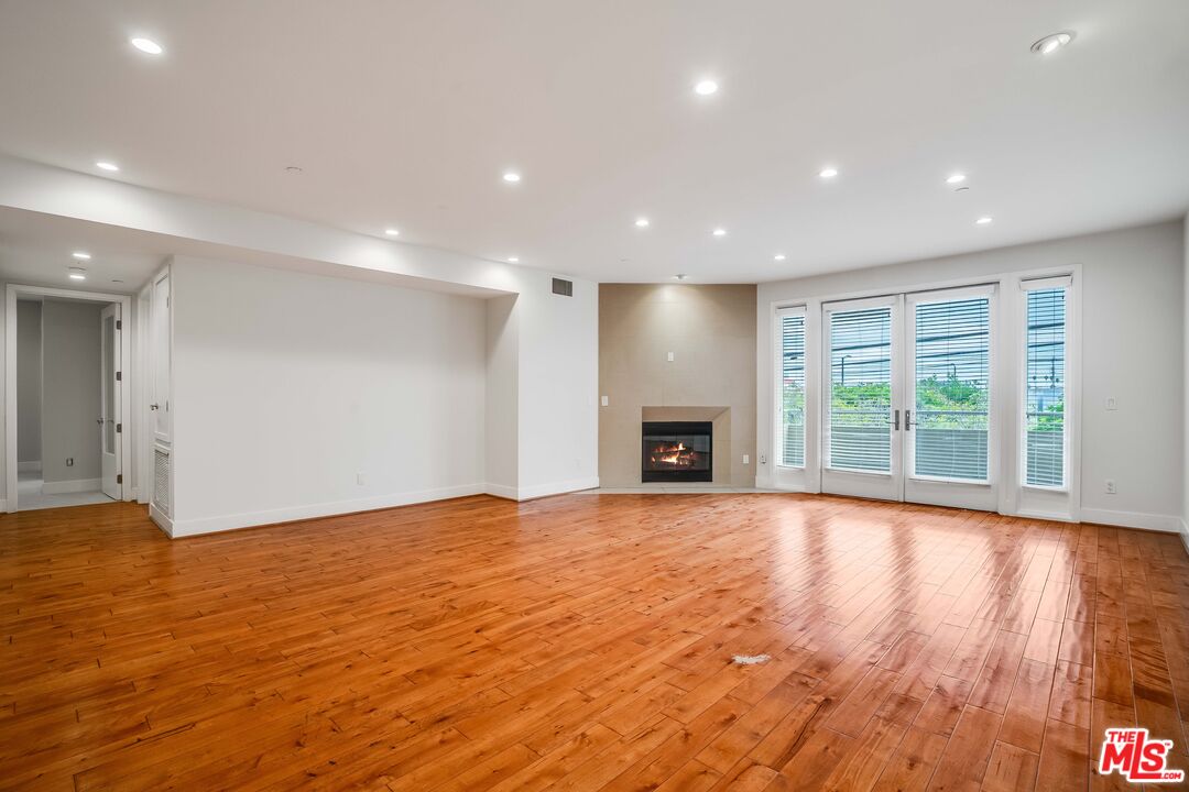 1517 S Bentley Ave Unit: 204