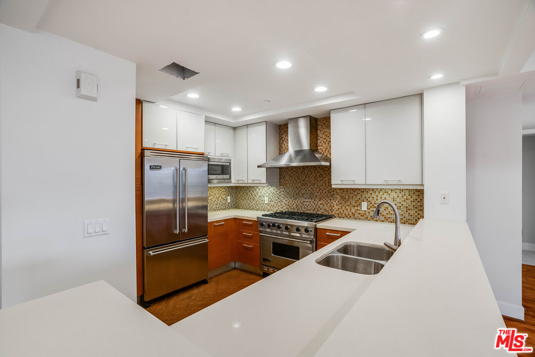 1517 S Bentley Ave Unit: 204