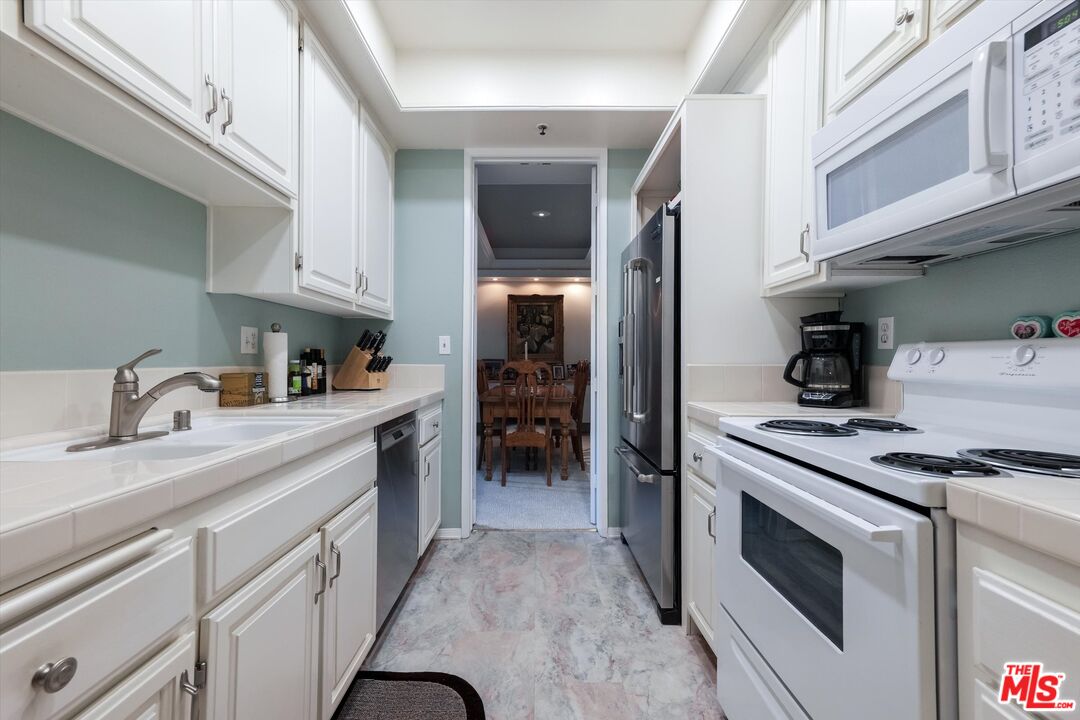 2131 Century Park Ln Unit: 203