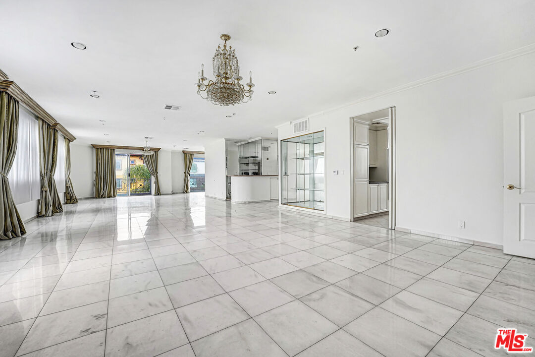 1132 S SHENANDOAH ST Unit: PH