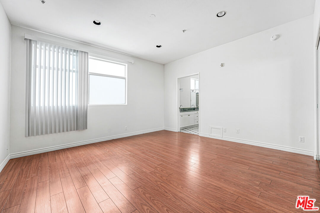 1132 S SHENANDOAH ST Unit: PH