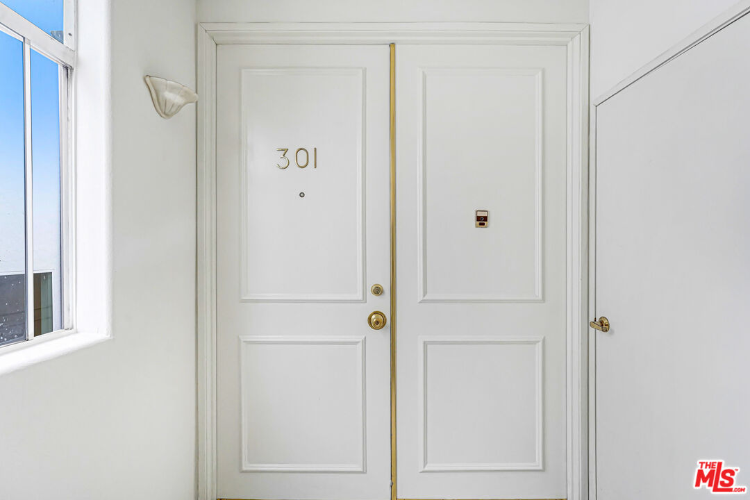 1132 S SHENANDOAH ST Unit: PH