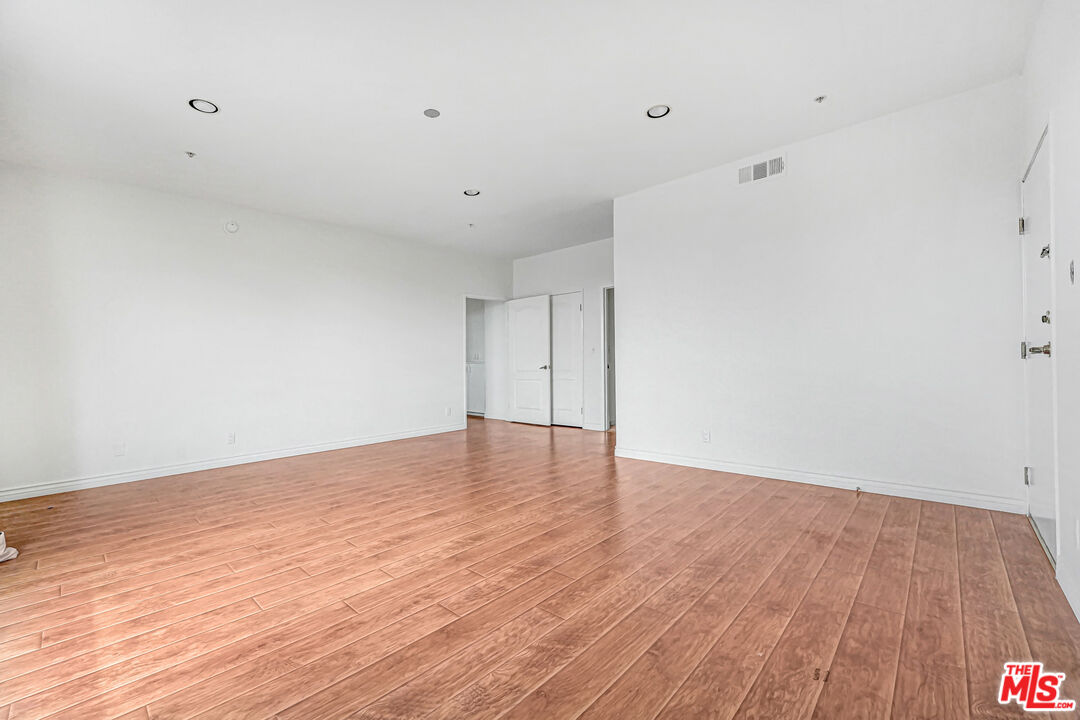 1132 S SHENANDOAH ST Unit: PH