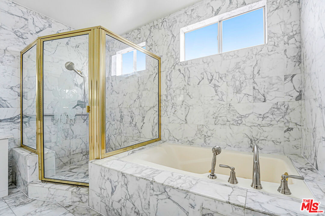 1132 S SHENANDOAH ST Unit: PH