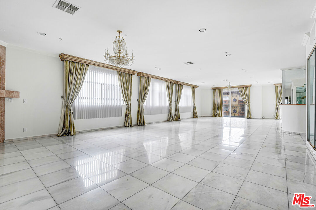 1132 S SHENANDOAH ST Unit: PH