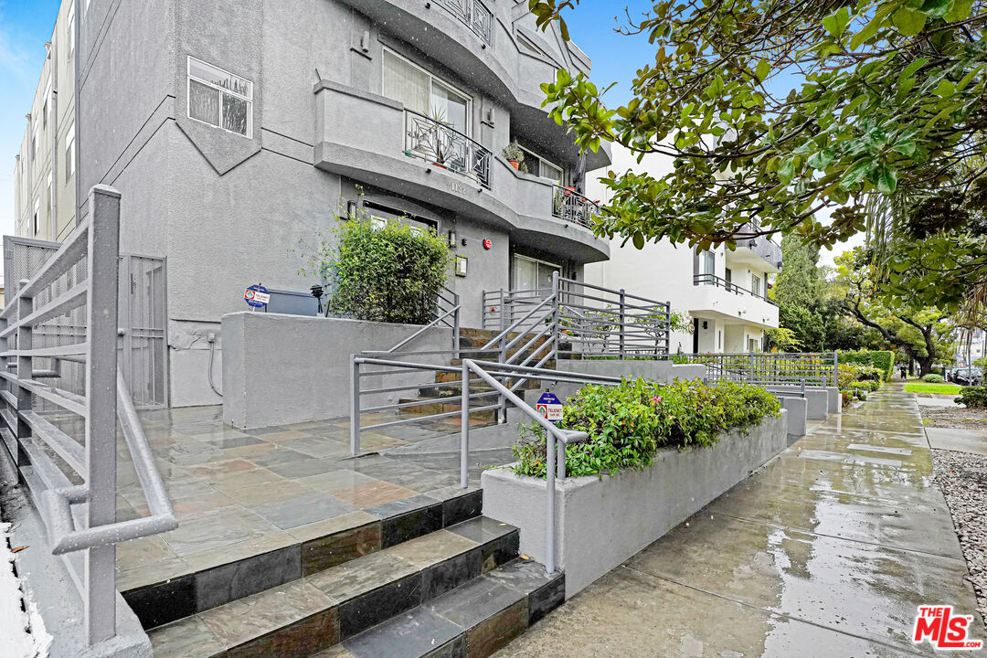 1132 S SHENANDOAH ST Unit: PH