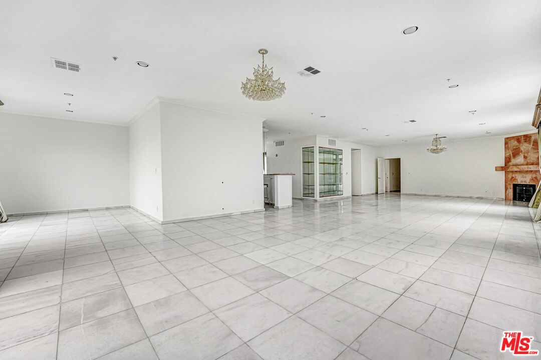 1132 S SHENANDOAH ST Unit: PH