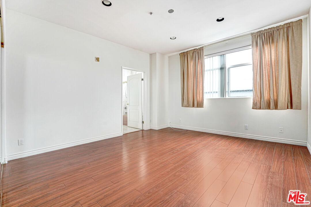 1132 S SHENANDOAH ST Unit: PH