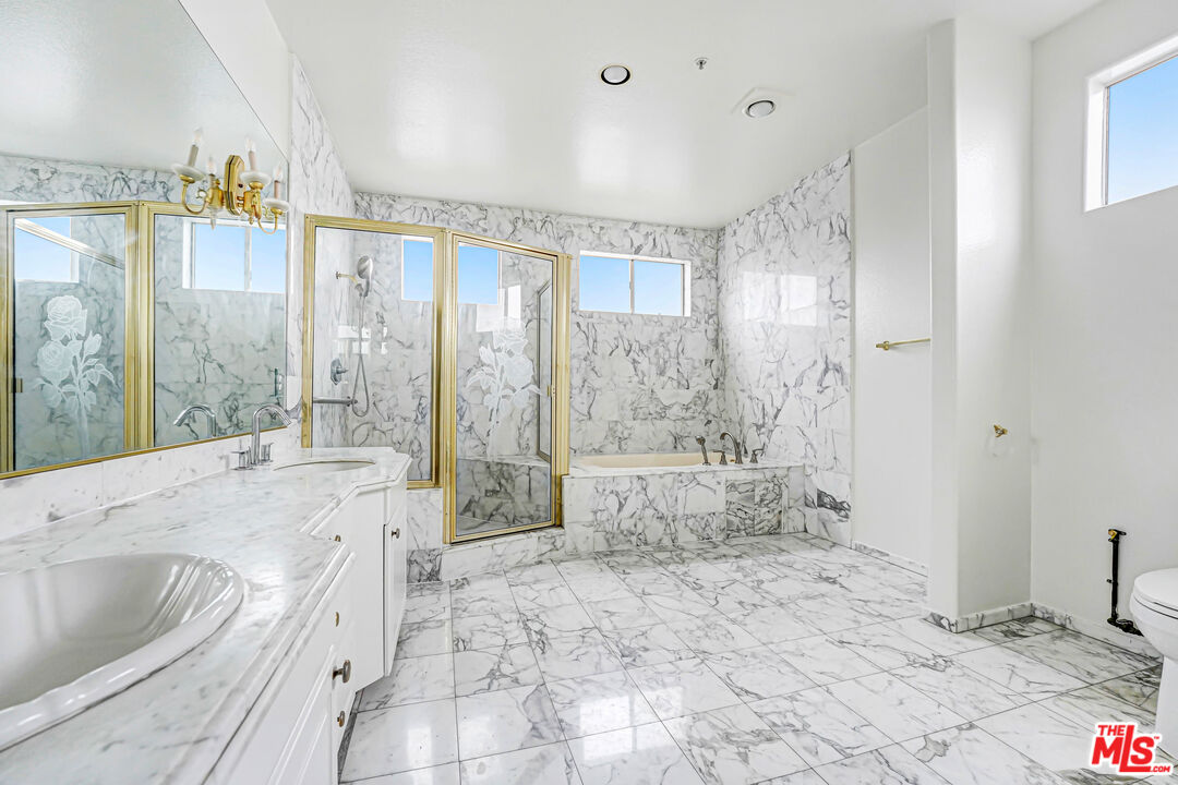 1132 S SHENANDOAH ST Unit: PH