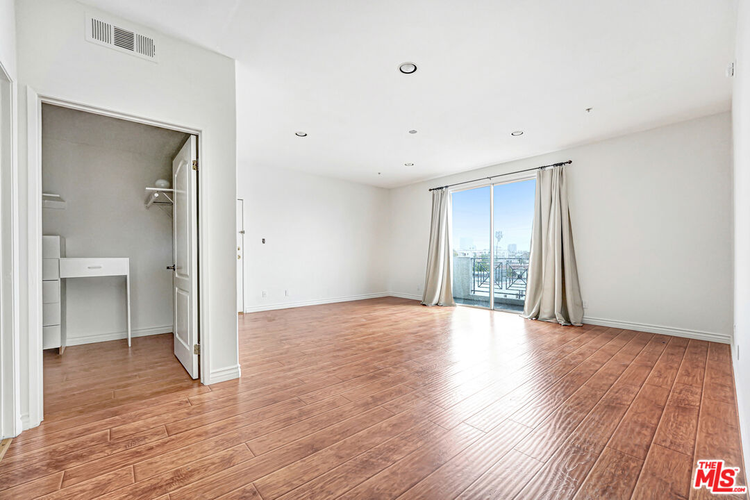 1132 S SHENANDOAH ST Unit: PH