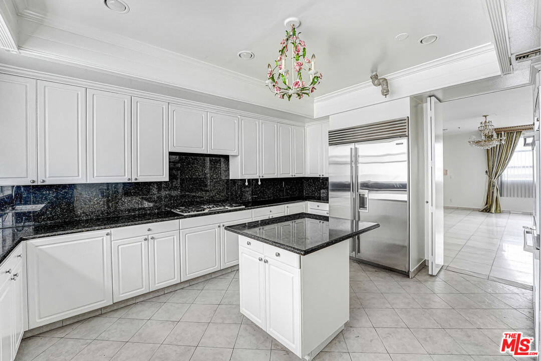 1132 S SHENANDOAH ST Unit: PH