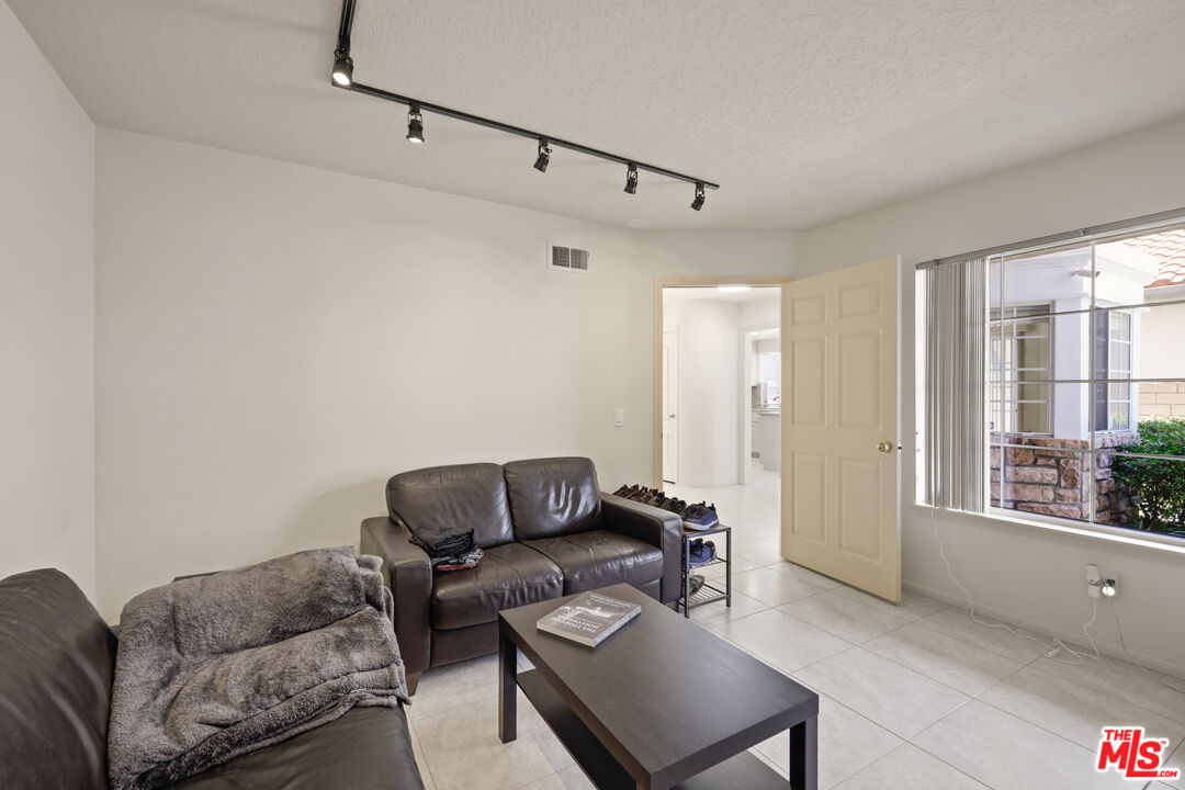 12119 Falcon Crest Way