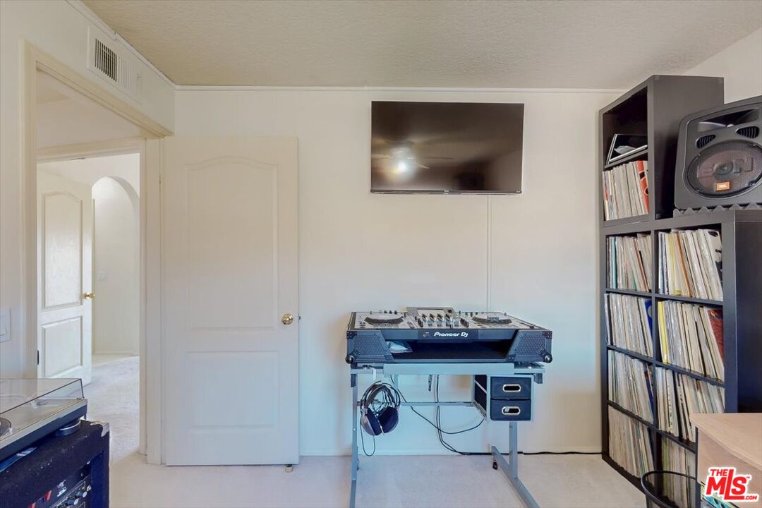 12119 Falcon Crest Way